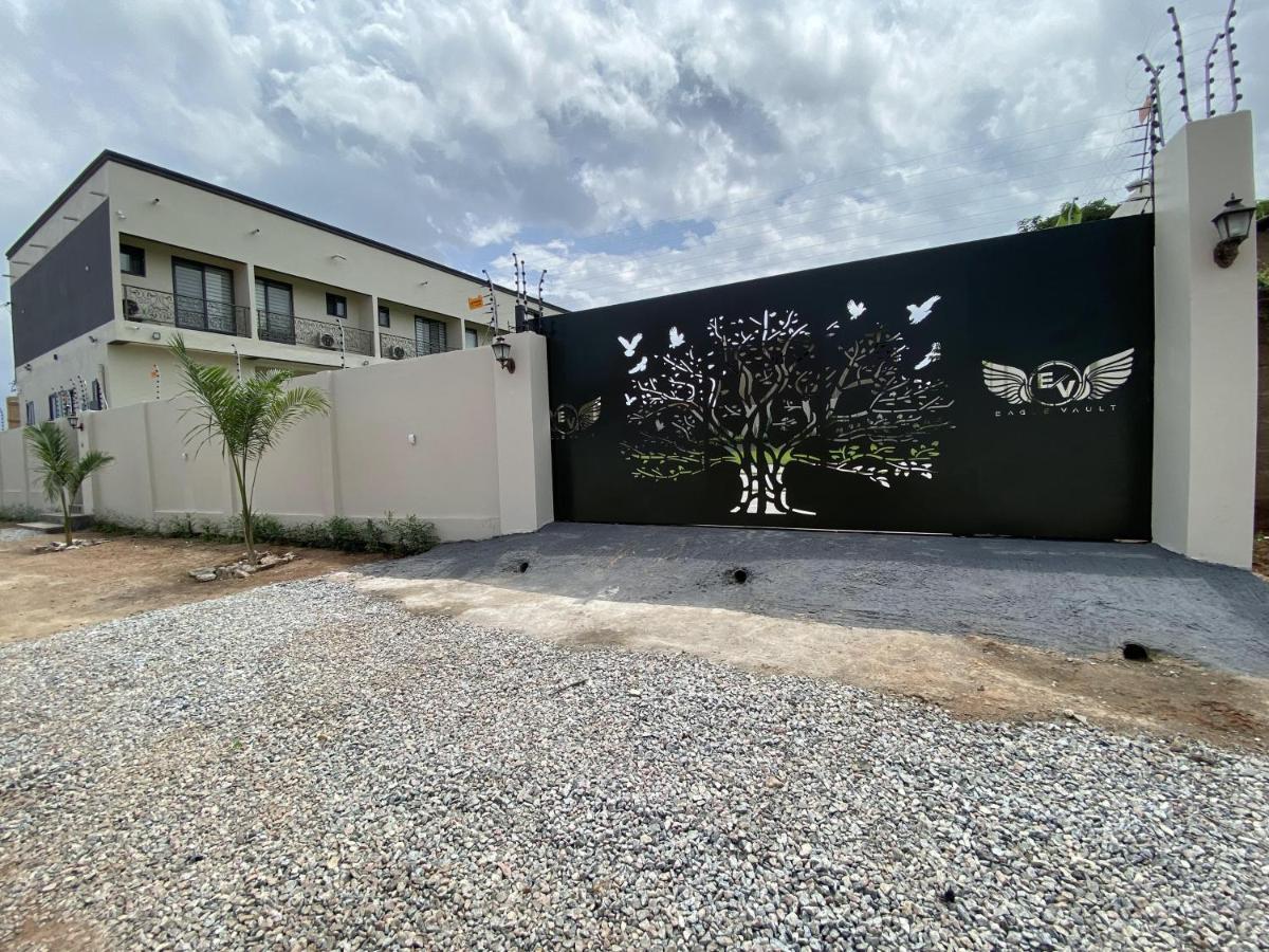 Eagle Vault Hotel Kwabenya ภายนอก รูปภาพ