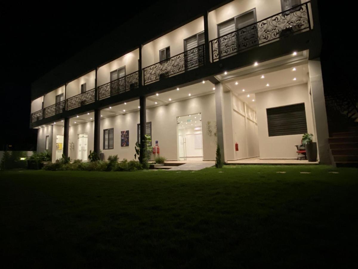 Eagle Vault Hotel Kwabenya ภายนอก รูปภาพ