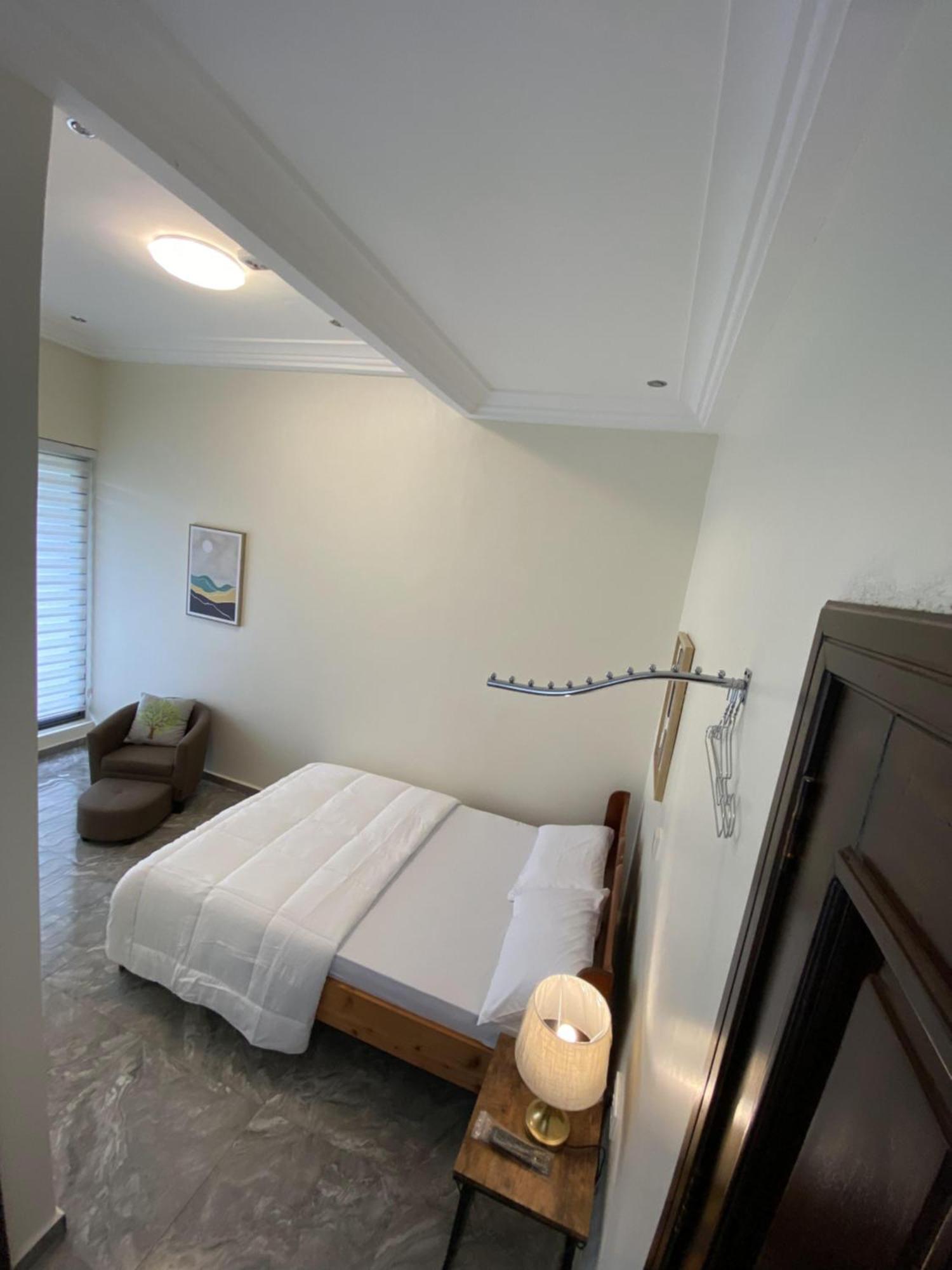 Eagle Vault Hotel Kwabenya ภายนอก รูปภาพ